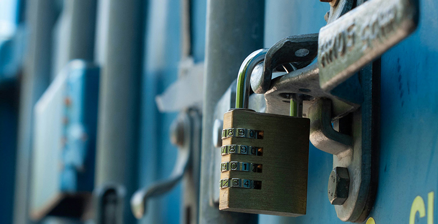 lock-Brottsrapport-2025_Unsplash-880x450-0226.jpg